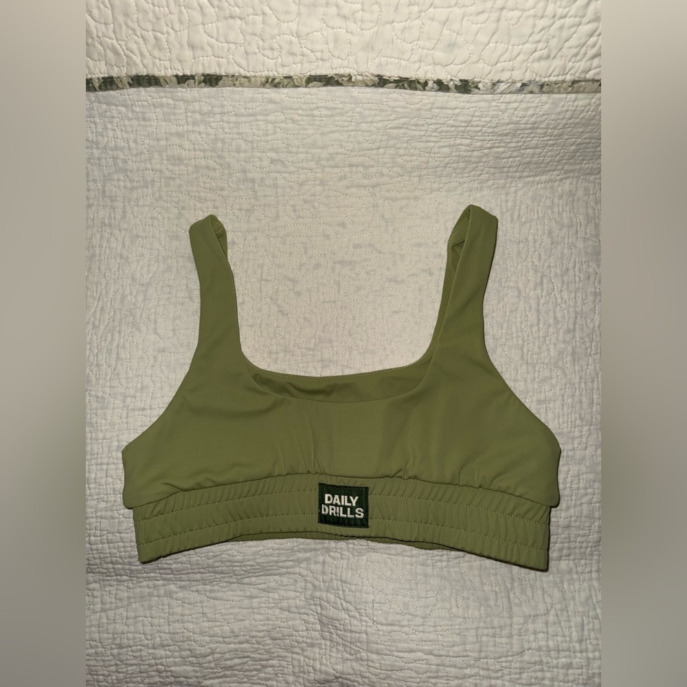 Nwot Daily Drills Lawson Bra Matcha Size Medium‎ RARE!